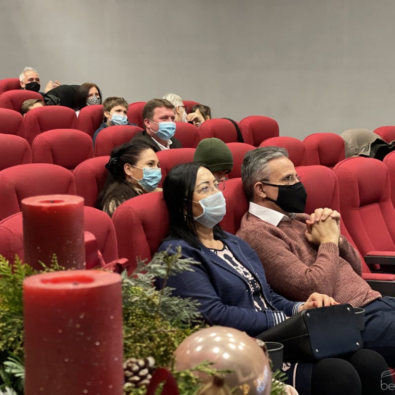 Fellobbant a szeretet lángja 06